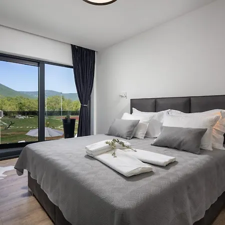 Nella Foresta With Private 66sqm Heated Pool, Whirlpool, Tennis Court, Gym, Billiards, 4 En-suite Bedrooms Вилла Radosic (Sinj)