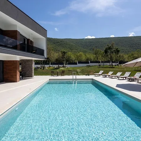 Nella Foresta: Luxury Forest Retreat With Heated Pool & Tennis Court Villa Radosic (Sinj)
