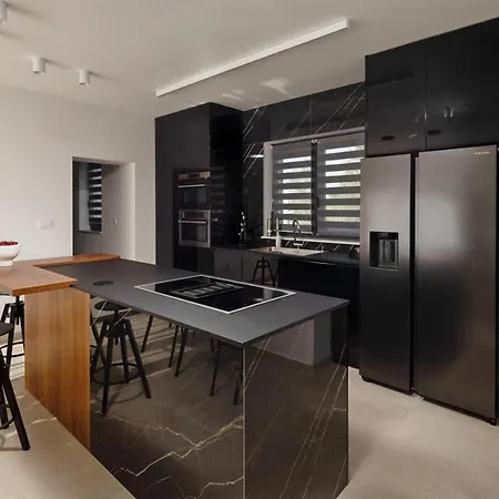 Nella Foresta With Private 66sqm Heated Pool, Whirlpool, Tennis Court, Gym, Billiards, 4 En-suite Bedrooms Вилла *