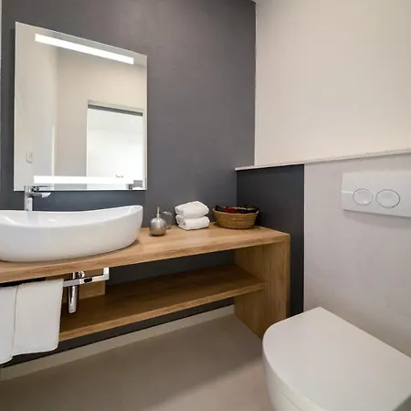 Nella Foresta With Private 66sqm Heated Pool, Whirlpool, Tennis Court, Gym, Billiards, 4 En-suite Bedrooms Вилла Radosic (Sinj)