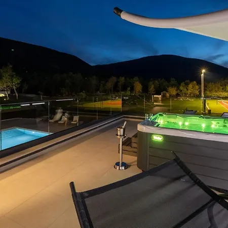 Nella Foresta With Private 66sqm Heated Pool, Whirlpool, Tennis Court, Gym, Billiards, 4 En-suite Bedrooms *