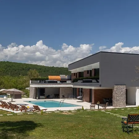 Nella Foresta: Luxury Forest Retreat With Heated Pool & Tennis Court Radosic (Sinj)