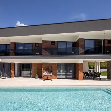 Nella Foresta With Private 66sqm Heated Pool, Whirlpool, Tennis Court, Gym, Billiards, 4 En-suite Bedrooms Вилла Radosic (Sinj)