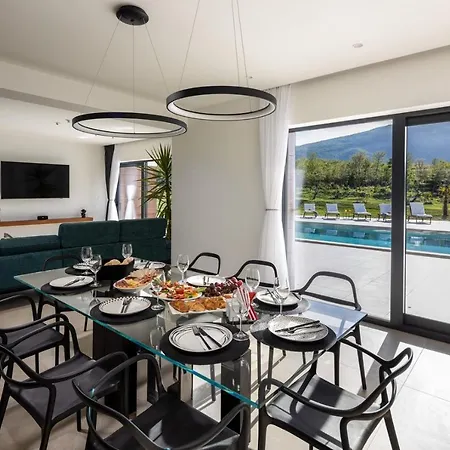 Nella Foresta With Private 66sqm Heated Pool, Whirlpool, Tennis Court, Gym, Billiards, 4 En-suite Bedrooms Вилла Radosic (Sinj)