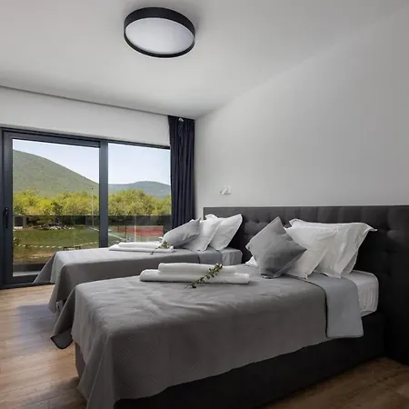 Nella Foresta With Private 66sqm Heated Pool, Whirlpool, Tennis Court, Gym, Billiards, 4 En-suite Bedrooms Вилла Radosic (Sinj)