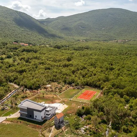 Nella Foresta: Luxury Forest Retreat With Heated Pool & Tennis Court Villa Radosic (Sinj)