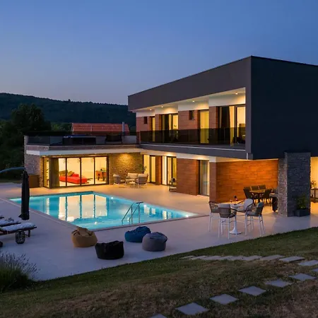 Nella Foresta With Private 66sqm Heated Pool, Whirlpool, Tennis Court, Gym, Billiards, 4 En-suite Bedrooms Вилла