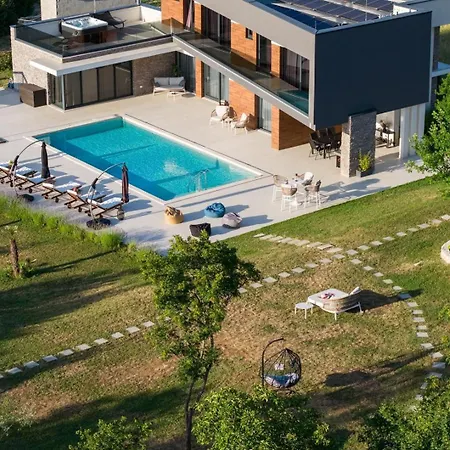 Nella Foresta With Private 66sqm Heated Pool, Whirlpool, Tennis Court, Gym, Billiards, 4 En-suite Bedrooms Radosic (Sinj)