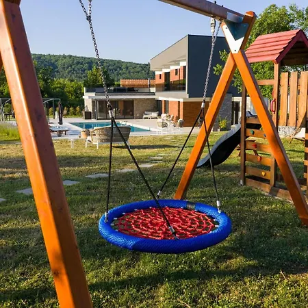 Nella Foresta With Private 66sqm Heated Pool, Whirlpool, Tennis Court, Gym, Billiards, 4 En-suite Bedrooms