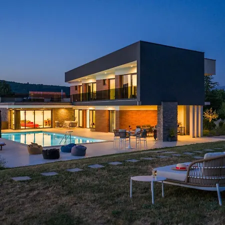 Вилла Nella Foresta With Private 66sqm Heated Pool, Whirlpool, Tennis Court, Gym, Billiards, 4 En-suite Bedrooms
