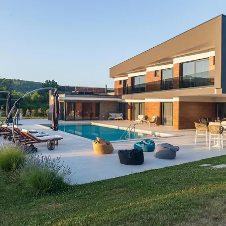Вилла Nella Foresta With Private 66sqm Heated Pool, Whirlpool, Tennis Court, Gym, Billiards, 4 En-suite Bedrooms Radosic (Sinj)