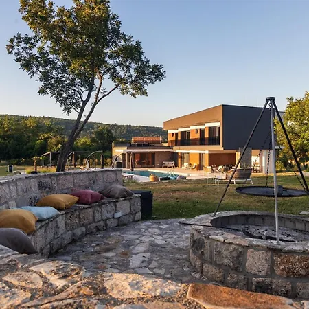 Nella Foresta With Private 66sqm Heated Pool, Whirlpool, Tennis Court, Gym, Billiards, 4 En-suite Bedrooms * Radosic (Sinj)