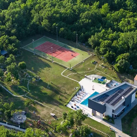 Вилла Nella Foresta With Private 66sqm Heated Pool, Whirlpool, Tennis Court, Gym, Billiards, 4 En-suite Bedrooms