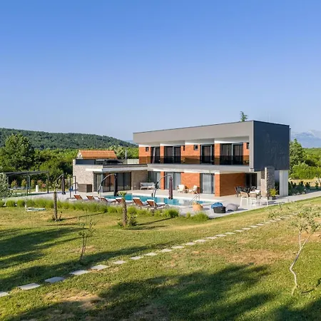 Nella Foresta With Private 66sqm Heated Pool, Whirlpool, Tennis Court, Gym, Billiards, 4 En-suite Bedrooms Radosic (Sinj)