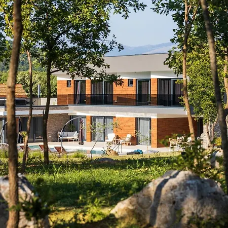 Nella Foresta With Private 66sqm Heated Pool, Whirlpool, Tennis Court, Gym, Billiards, 4 En-suite Bedrooms Вилла