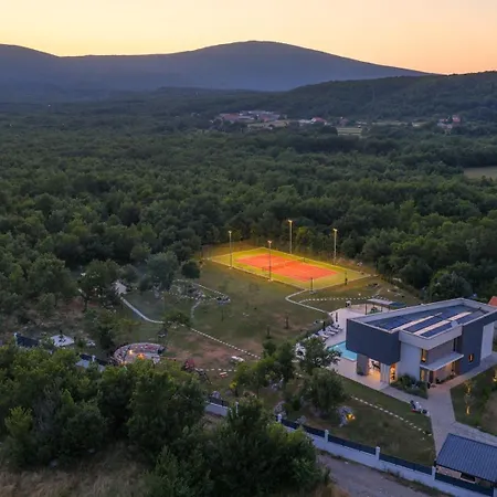 Nella Foresta With Private 66sqm Heated Pool, Whirlpool, Tennis Court, Gym, Billiards, 4 En-suite Bedrooms *